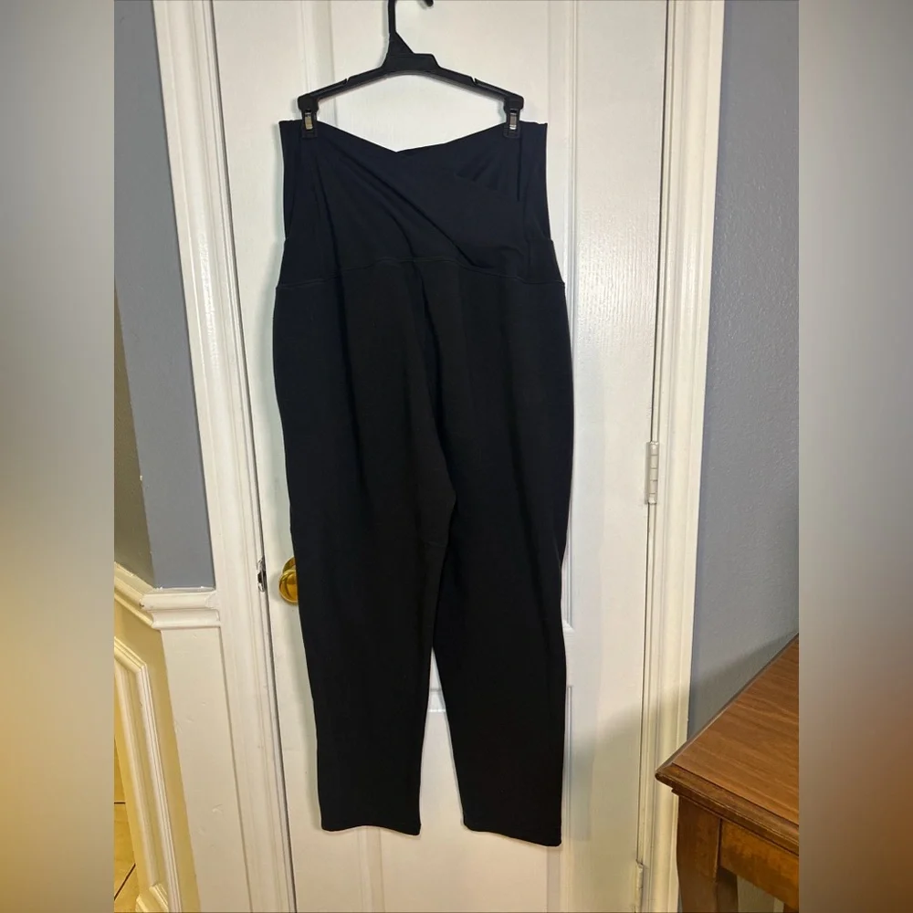 Nike One‎ Training Maternity Pants Size Medium Color Black